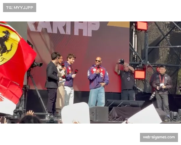 颁奖台时刻：汉密尔顿加盟法拉利后首次登台，与勒克莱尔拥抱庆祝